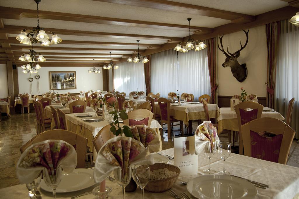 Hotel Al Cervo Tesero Exterior photo